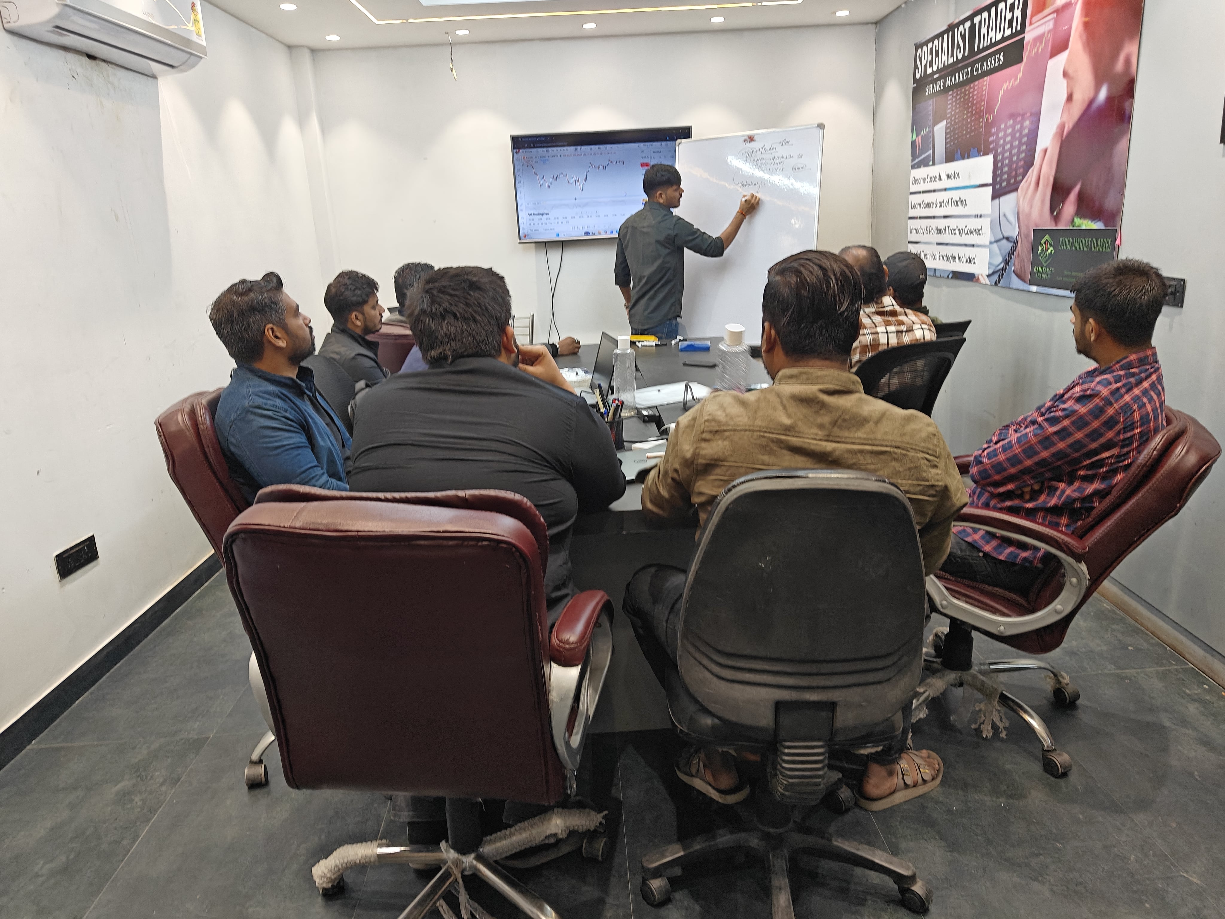 Student-friendly trading classroom environment